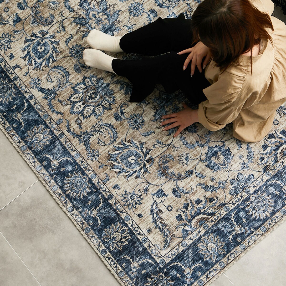 オリエンタルなデザインの洗える起毛プリントラグ  メーカー直送・