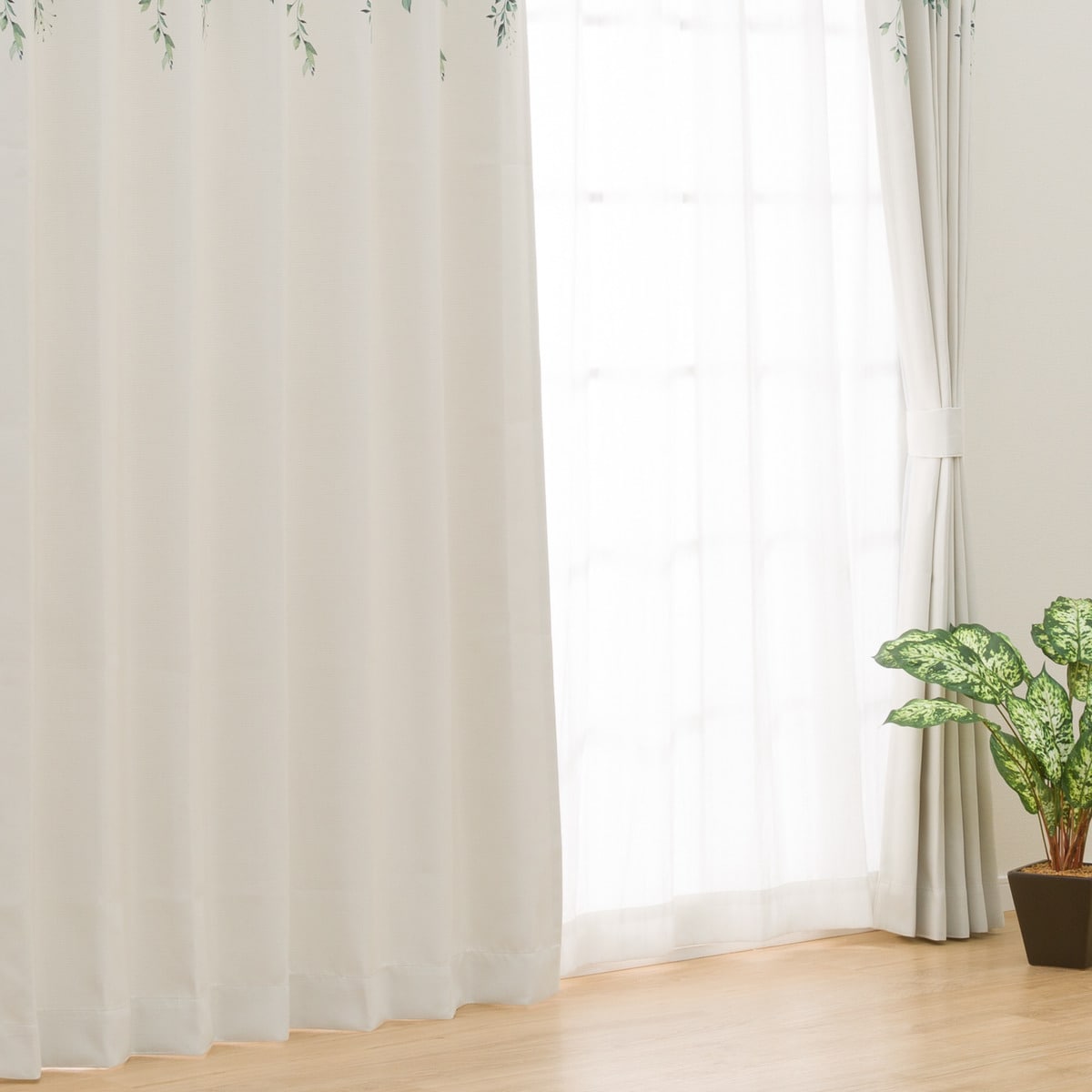 遮光3級・遮熱カーテン(RD079 アイボリー)