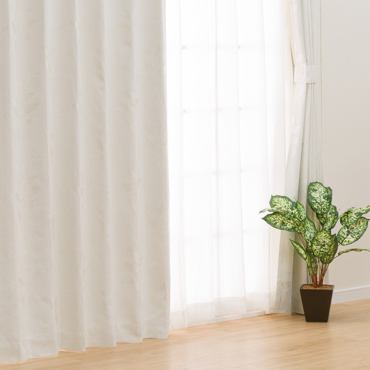 遮光1級・遮熱・遮音カーテン (パルモ アイボリー)