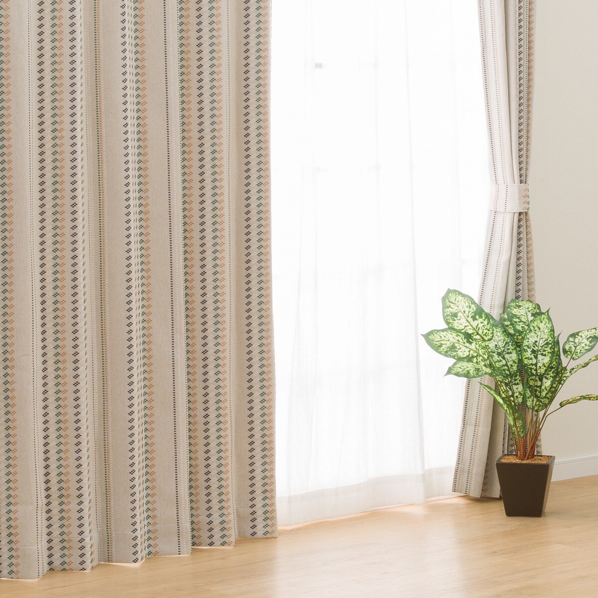 遮光2級・遮熱カーテン (RD042 ベージュ)