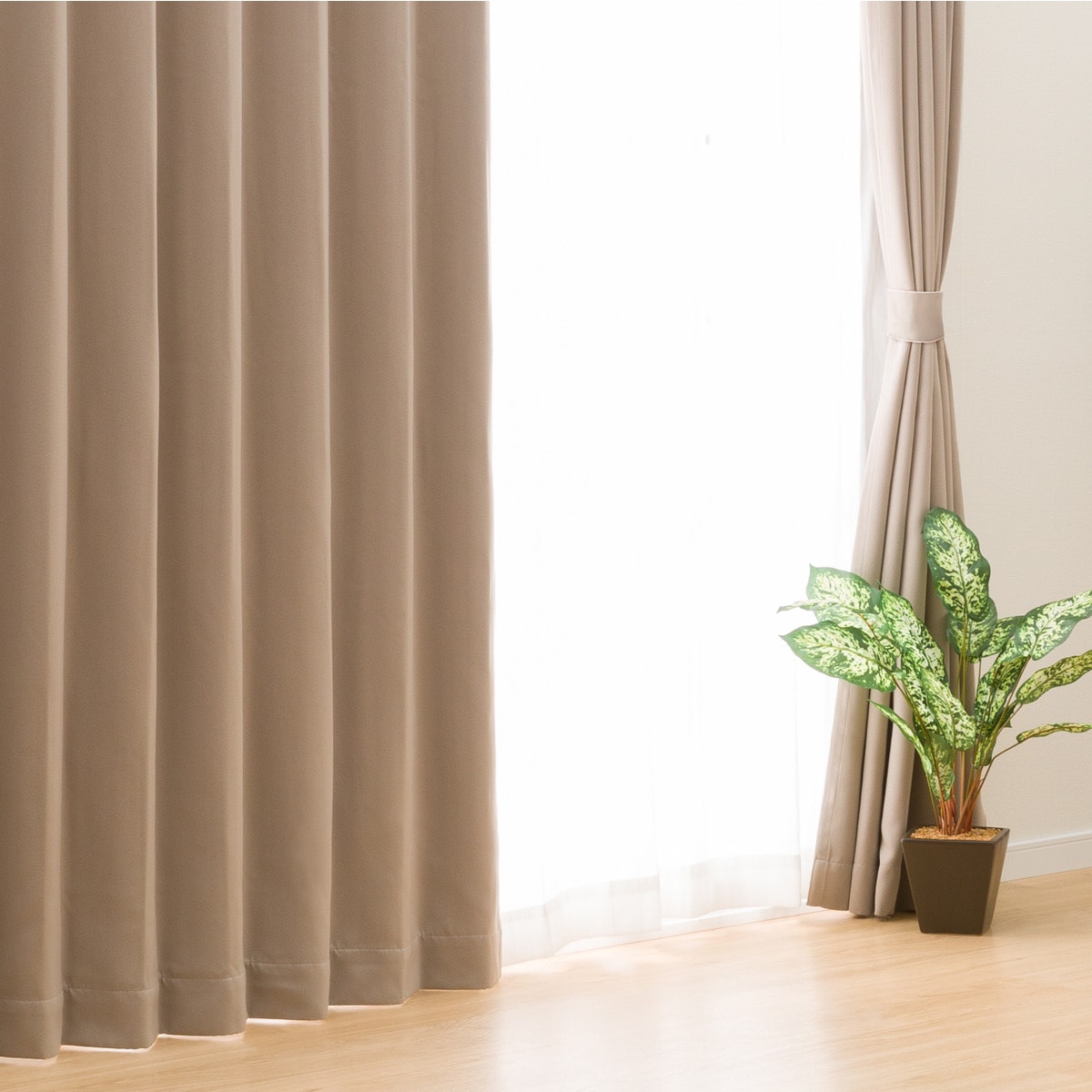 遮光1級・遮熱・防炎・156サイズ カーテン(RD001 BE)　 【メーカー直送・】