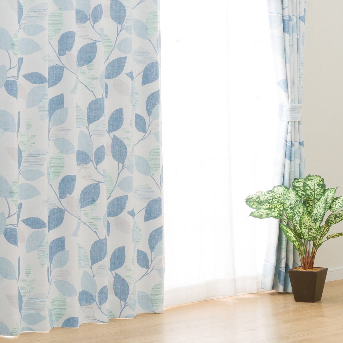 遮光2級・遮熱カーテン (フェンリル ブルー)