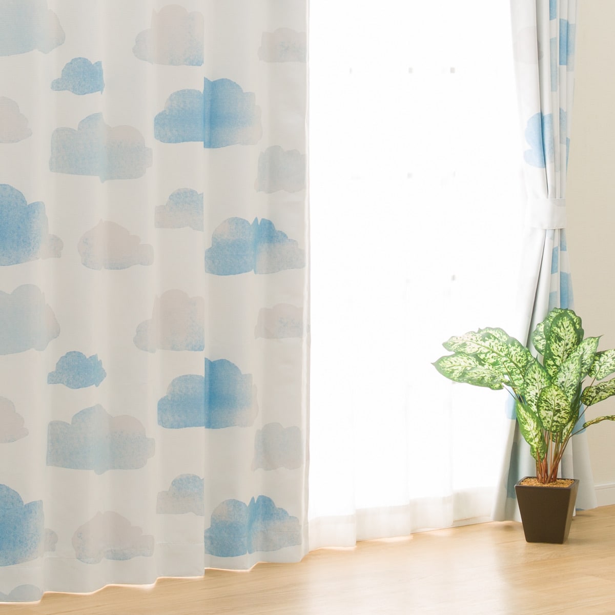 遮光2級・遮熱カーテン (RD063)