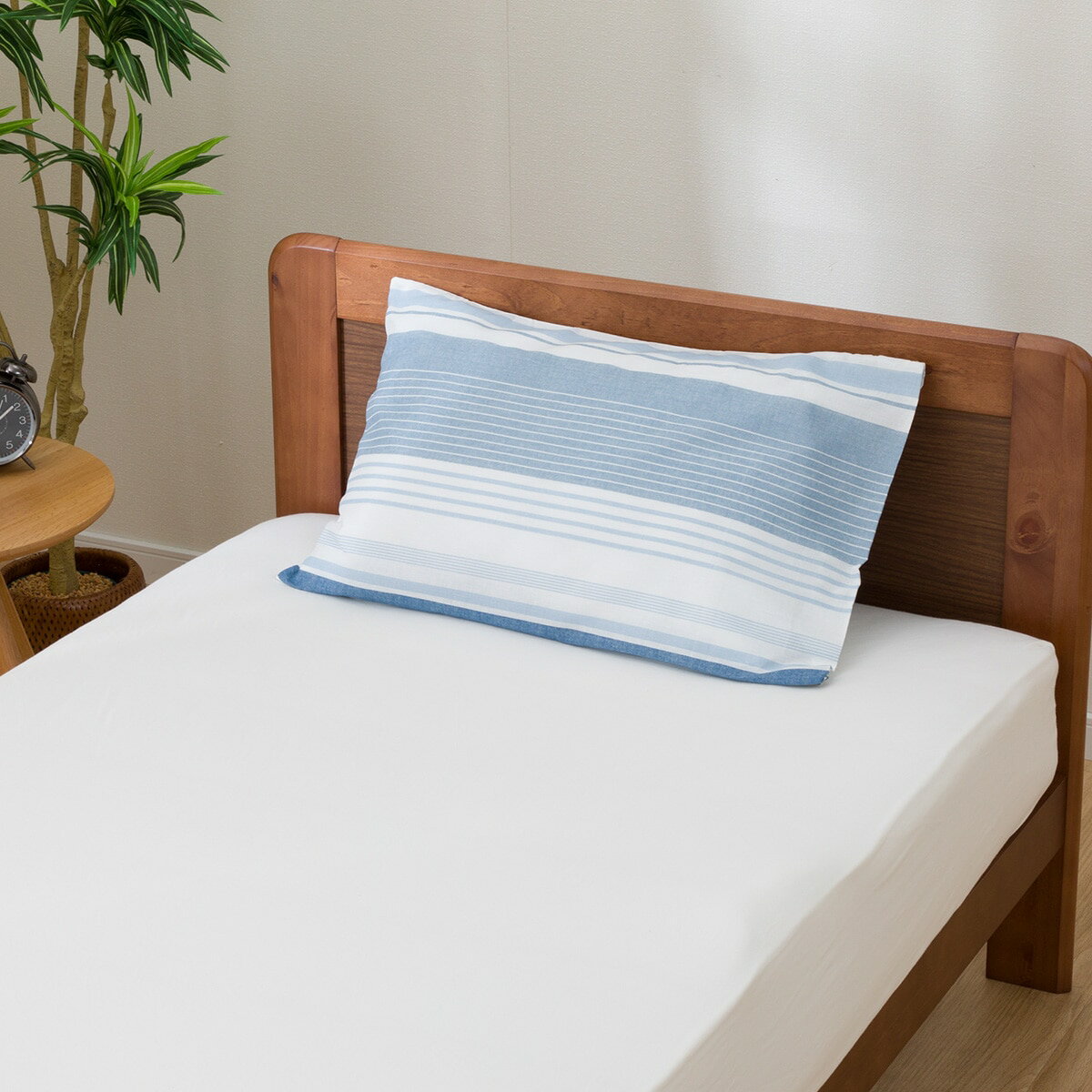 ニトリの枕カバー(PT36 ボーダーガラBL)(布団・寝具)