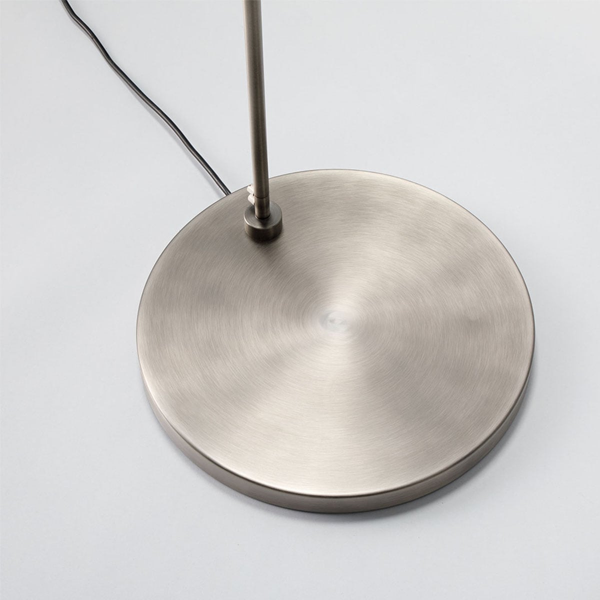 アーチ型フロアランプ ACM (Living in Comfort)