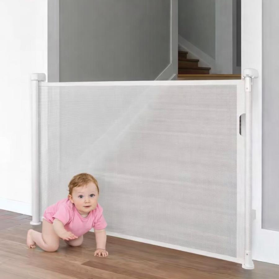 ★商品説明★ご覧頂きありがとうございます。 ワイド＆ハイタイプのロール式ベビーゲートです。 《おすすめポイント》 ☆開け閉めが簡単なロール式 ☆最大幅180cmのワイドタイプ ☆子供やペットの乗り越えの心配が無いハイタイプ ☆安心のチャイル...