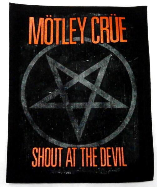 【MOTLEY CRUE】モトリークルー「SHOUT AT THE DEVIL」布バックパッチ