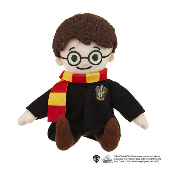 『ハリー・ポッター』からハリーのぬいぐるみが登場です。 1年生のハリーなので、まだ体が小さく、かわいらしい雰囲気です。 足がぶらぶらしているので、立ちポーズも座りポーズもとることができます。 サイズ(約)：H13×W12×D8cm ※本商品...