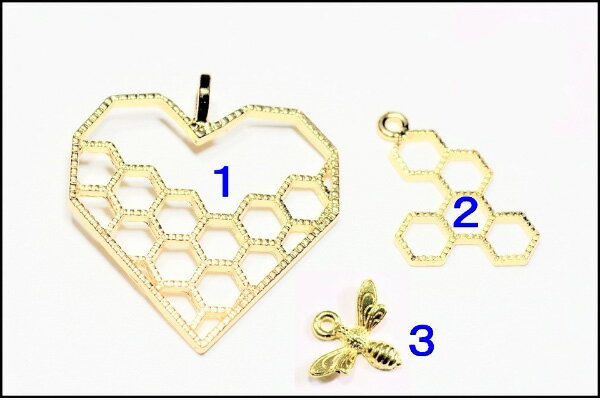 【メール便可】【1個入り】アクセサリー作製に♪蜂の巣チャーム2♪ゴールド【蜂】【蜂の巣】【ハニカム】【ハチ】【はち】【ハニー】【蜂蜜】【はちみつ】【ハート】ハン...