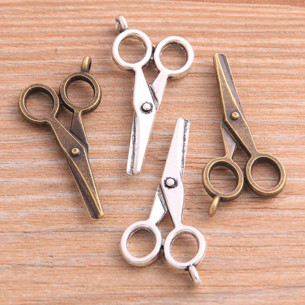 【メール便可】【1個入り】はさみのチャーム 33mm×16mm 金古美 銀古美 シルバー ハサミ 文房具 アンテ..