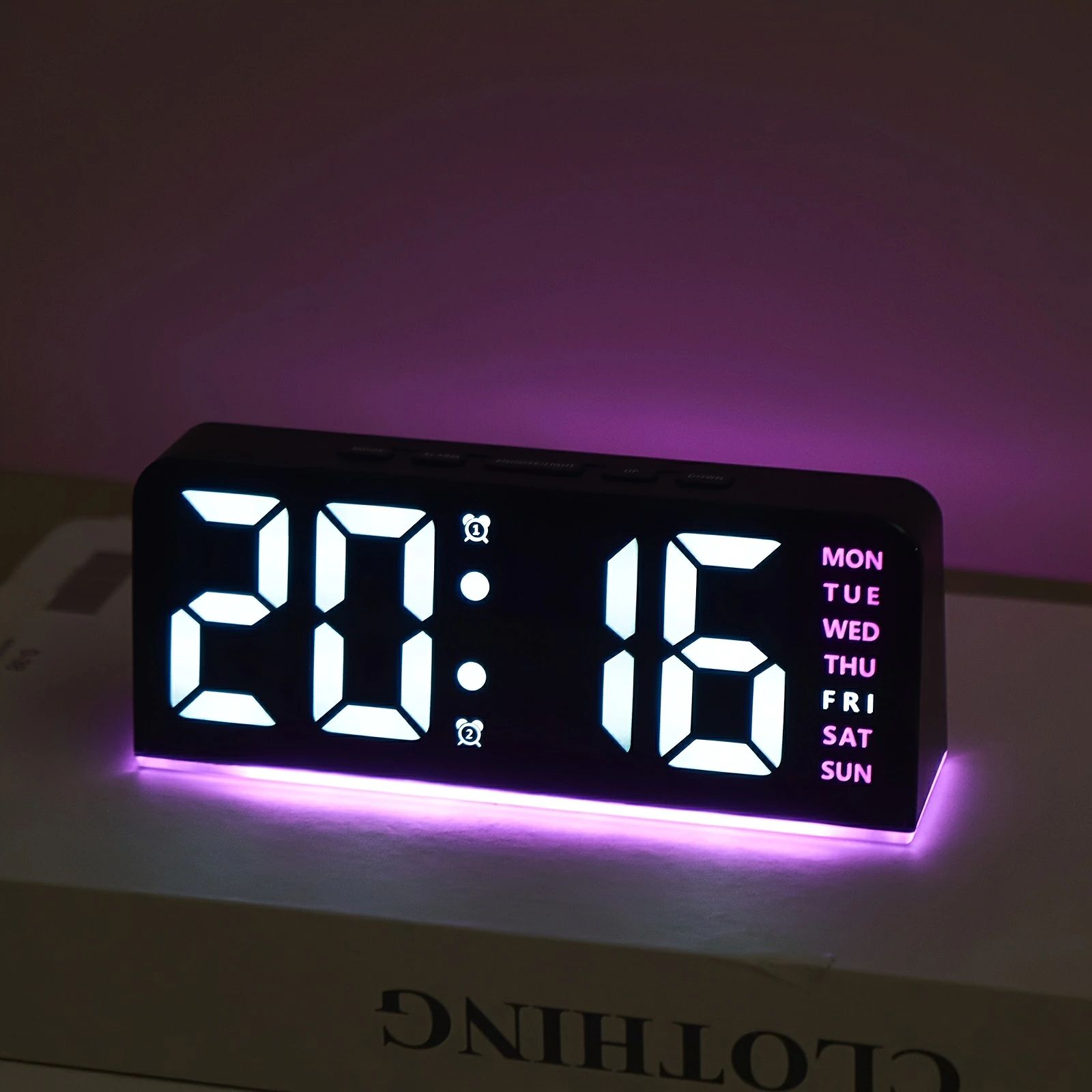 コンパクトサイズ 革新的LEDデジタル目覚まし時計 アトモスライト USB電源 調光可...