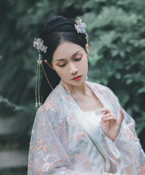 乐天商城 - 可愛いカチューシャ　中華髪飾り　チャイナ風古代古典フリンジかんざし　ペア（二個）　蝶＆花　大人　子供通用　華流舞台ステージ道具　コスプレヘアアクセサリー　送料無料