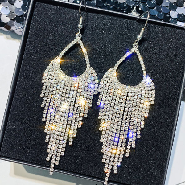 乐天商城 - 【1500円均一】ゴージャス　ラインストーン銀針ピアス　キュービック・ジルコニア ピアス★揺れるピアス★レディース シルバー925　アレルギーフリー
