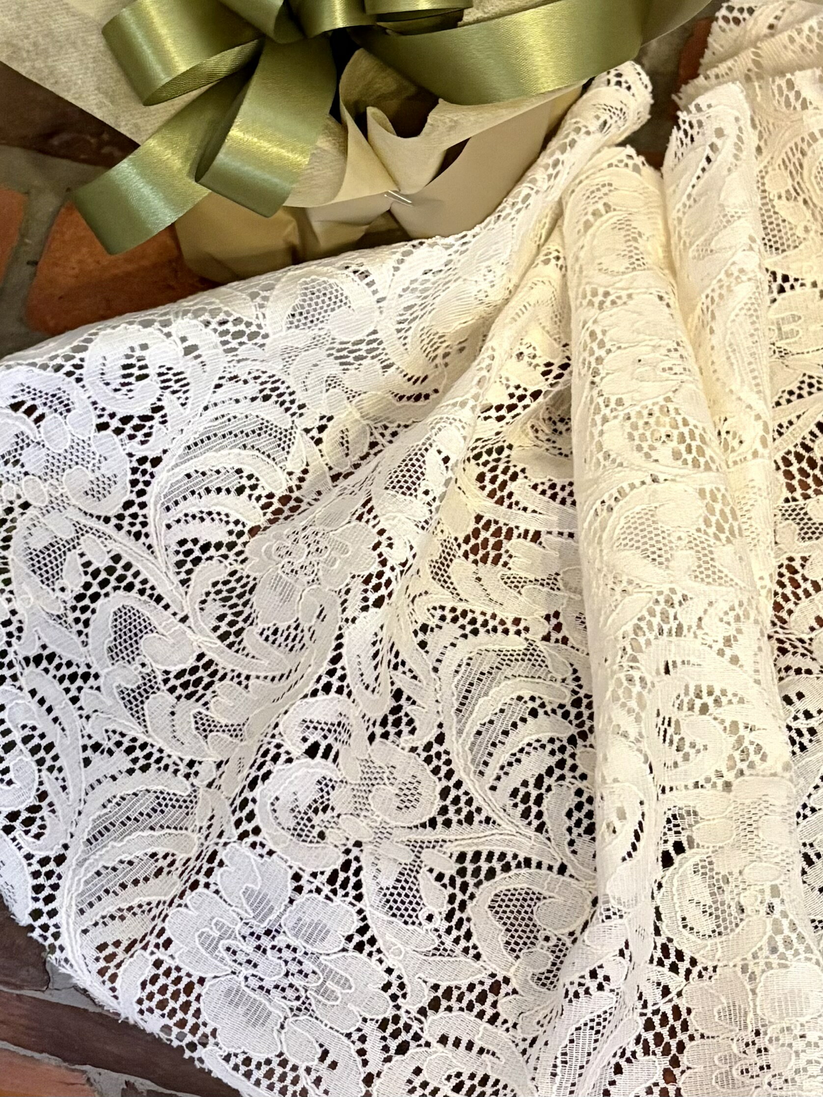 クラシカルな雰囲気の花柄コットンレース【生成り】NB2487日本製（福井県産）