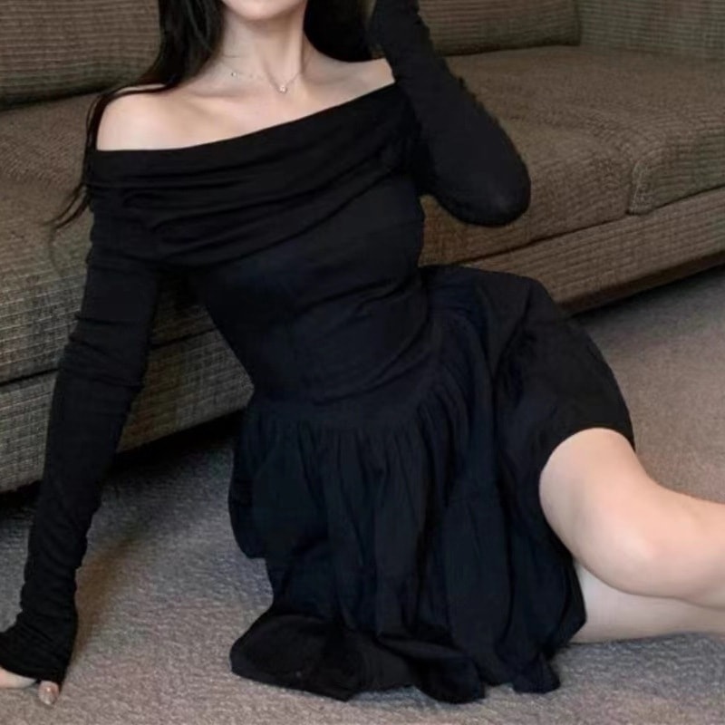 キャミワンピース黒の長袖子婦人服春秋2024新型秋冬痩せ見えお姉さん風