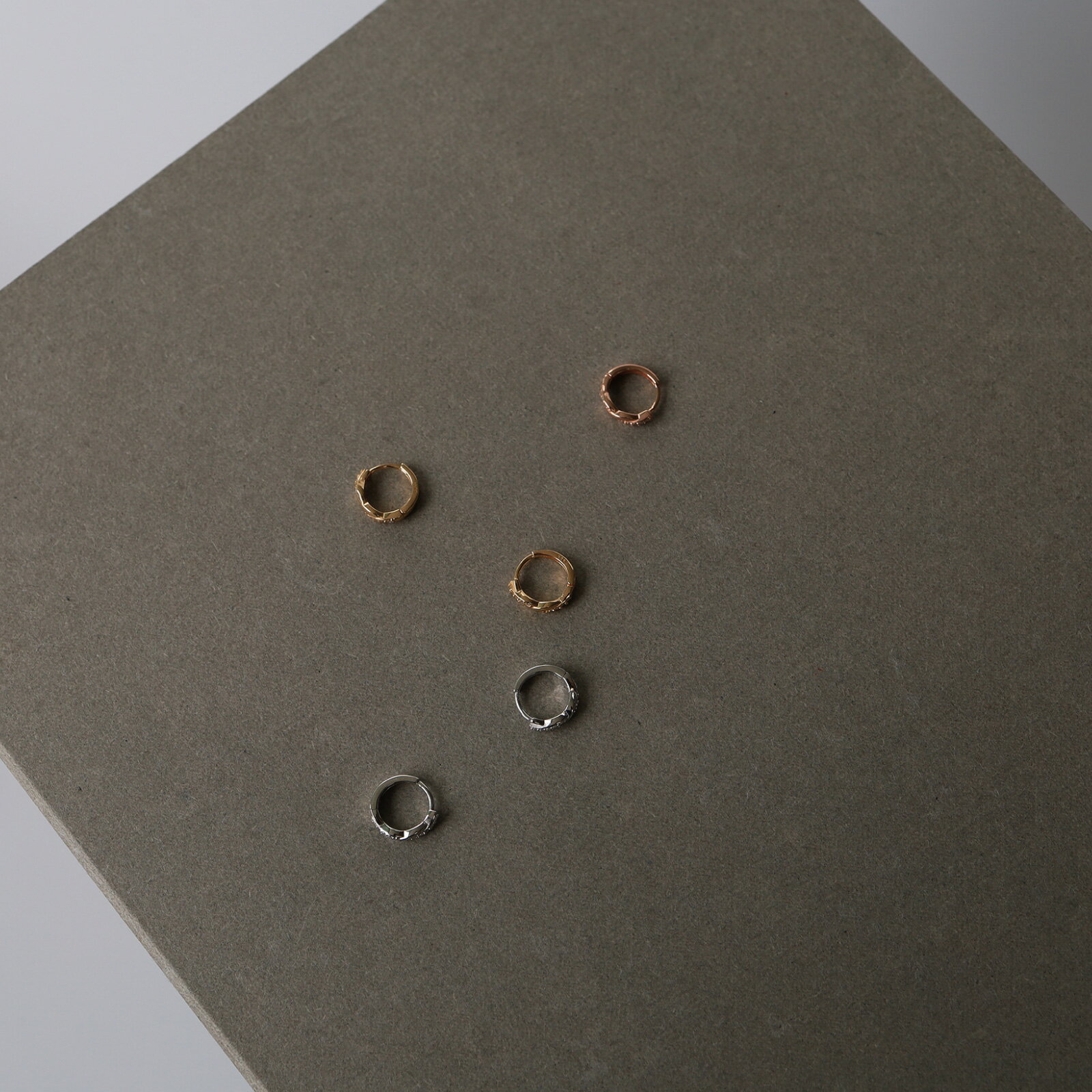 ★本日P5倍★＼クーポン利用で最大30％OFF／ピアス 金属アレルギー ダイヤ 小ぶり つけっぱなし 18k シンプル 金属アレルギー対応 両耳用 結婚式 レディース アクセサリー ピンクゴールド シルバー ゴールド 大人 彼女 誕生日 プレゼント