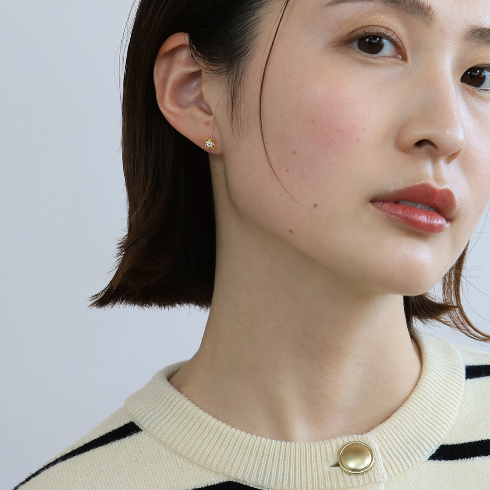 ピアス 金属アレルギー ダイヤ クローバー 四つ葉 小ぶり つけっぱなし 18k シンプル 金属アレルギー対応 仕事 人気 両耳用 結婚式 レディース アクセサリー