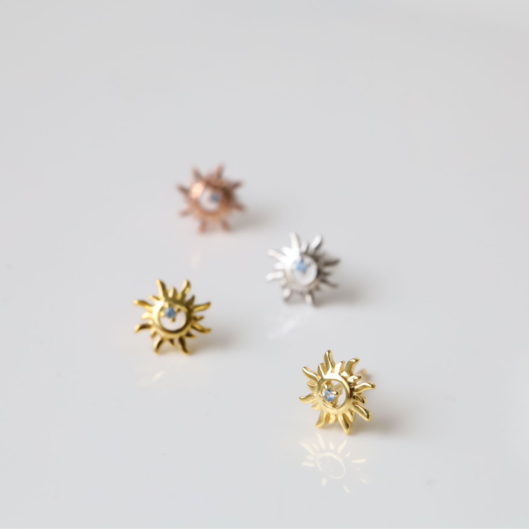 【金属アレルギー対応】ピアス 金属アレルギー つけっぱなし ハワイアンジュエリー 太陽 スタッドピアス 小ぶり ミニピアス ニッケルフリー 上品 高見え レディース 大人 両耳セット 18金の商品画像 2