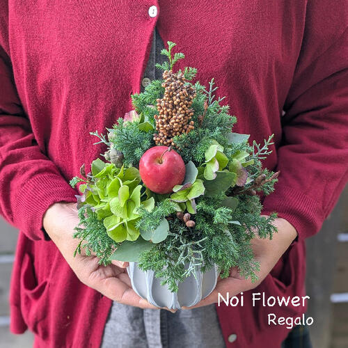 送料無料 北欧風クリスマス ツリー アンティークアジサイとリンゴを使った大人な生花アレンジ お見舞い..