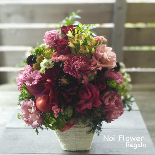 送料無料 クリスマス レッドモダンな生花アレンジ お見舞い お祝い お誕生日 クリスマス