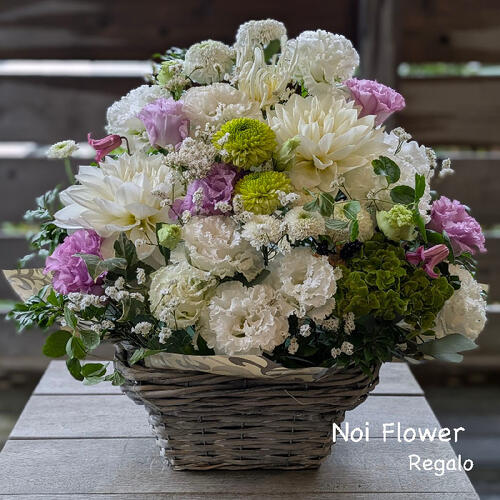 送料無料　お盆 お花 シックなお悔やみの生花アレンジ お供え お悔やみ お彼岸 新盆 旧盆 お供え花 洋..