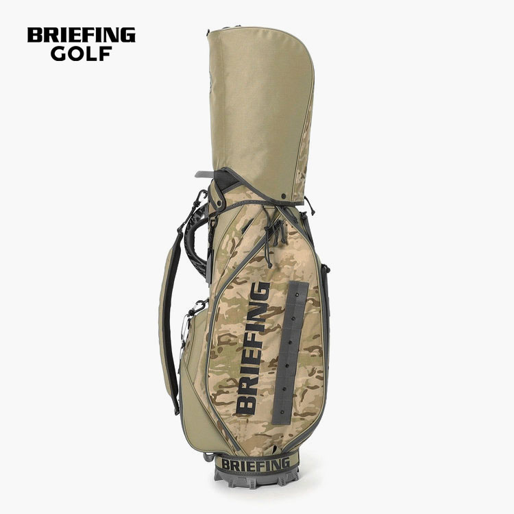 CR-5 #04 CAMO COMBI 品番 BRG261D11 BRIEFING GOLFを代表するスタンド式キャディバッグ。 レインウェアなどの嵩張るアイテムの収納に適した大型ポケットをはじめ、小物類を整理しやすい多彩なポケット、タオルをかけるのに便利なリング、傘を通して固定可能なストラップを配置し、実用性を追求しています。 口枠は4分割で、内部のセパレーターはメンテナンスしやすい取り外し式。 口枠ウェッジ部分の外周は、本体と同じ素材を部分使いすることで負荷のかかりやすい部分の強度をさらに高めています。 付属のフードはスナップ仕様で取り付けが容易なだけでなく、上部にファスナーを設けることでフードをつけたままクラブを出し入れ可能です。 ショルダーストラップはクッション入りのパッドが肩の負担を軽減。 底面にBマークとBRIEFINGロゴを配したボトムパーツもポイントです。 砂漠地帯をイメージした淡いグラデーションが印象的なカモフラージュ部分には500デニールのコーデュラナイロンを使用。 USミリタリーでも採用される高い耐久性に加え、撥水加工を施し天候の変化にも対応します。 無地部分の500デニールコーデュラ(R)トゥルーロックは、優れた耐摩耗性・引裂強度、色褪せしにくい特性に加え、環境負荷を抑えたサステナブルな素材です。 ■カラー ARID×TAN ■サイズ 高さ91cm(フード込み130cm) 幅29cm マチ45cm 口枠4分割 重量4.5kg ■素材 500デニールコーデュラ(R)ナイロン コーデュラ(R)トゥルーロック500デニールバリスティック ■原産国 中国