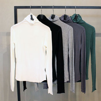 ソフトタートルネックトップス　Soft Turtleneck Tops