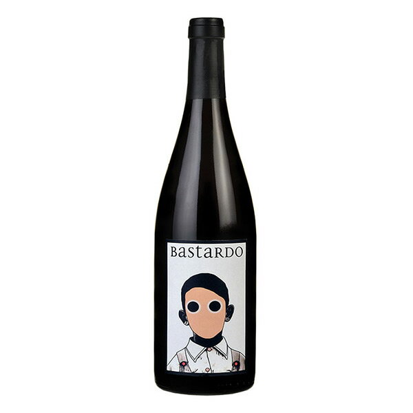 ＜＜ ITEM INFORMATION ＞＞ 名称（原語） Conceito Vinhos Bastardo Rougeコンセイト ヴィニョス バスタルド ルージュ 商品詳細 天才を証明するワインの一つ。極めて厄介な品種のバスタルドを完全に手懐け、ブルゴーニュピノノワールの様な艶やかな味わいを完成させた驚愕のテクニックワイン。バスタルド100%のワインは彼女の独壇場だろう、聞いた事が無い。30年の古木。3〜4年のユーズドフレンチオーク樽で10ヶ月熟成。世界5000本限定！花崗岩のバット内にて収穫後から足ふみ。滑らかなスムーズなロゼ寄りの薄い色調。口に含むと横に膨らんでいきスムーズに落ちていく、ピュアで曇りのないチャーミングで澄んだ味わいが特徴。イタリアでは最も危険な言葉、世界でも最低の悪口になっている「バスタルド」は、くそ野郎の意味。ならず者、立ちが悪い人。それほど、この葡萄はたちが悪く、素直じゃない荒くれた葡萄。これも葡萄には失礼な話だがマディラとかワインの味調整にブレンドされる程度でメイン葡萄に使われなかった。カベルネやシャルドネ等の生粋の血統では無く雑種葡萄。そんな葡萄100%で、エレガントな品のある綺麗なワインを造るなど、到底誰もしないし出来ない。雑種だからこそ、特別に備わる魅力がちゃんとあるんだ。 味わい 品種 バスタルド100% 内容量 750ml 保存方法 冷暗所で保存してください 原産国名 ポルトガル 輸入者 株式会社ヴォガインターナショナル神奈川県横浜市港北区新横浜3-18-9新横浜ICビル5F-405 出荷日/着日 配送方法 基本常温/冷蔵配送も可 同梱包 常温/冷蔵配送可能な商品と同梱が可能です。 予約商品との同梱の場合は、予約商品の発送日にあわせて発送させていただきます。 備考 ※写真はイメージです。実際にお届けの商品は形状やパッケージが異なる場合があります。※ワインの成分（澱）が沈殿する場合がありますが、品質には問題ありません。お召し上がりの際は、ボトルの底をご確認ください。沈殿物（澱）を確認した際は、ボトルを揺らさないよう、ゆっくりとグラスに注いでください。【自然酵母】ドウロでは「スター」でモダンなワインメーカー 口に含むと横に膨らんでいきスムーズに落ちていく、ピュアで曇りのないチャーミングで澄んだ味わいが特徴。 コンセイト ヴィニョス バスタルド ルージュConceito Vinhos Bastardo Rouge ■商品情報 天才を証明するワインの一つ。極めて厄介な品種のバスタルドを完全に手懐け、ブルゴーニュピノノワールの様な艶やかな味わいを完成させた驚愕のテクニックワイン。バスタルド100%のワインは彼女の独壇場だろう、聞いた事が無い。30年の古木。3〜4年のユーズドフレンチオーク樽で10ヶ月熟成。世界5000本限定！花崗岩のバット内にて収穫後から足ふみ。滑らかなスムーズなロゼ寄りの薄い色調。口に含むと横に膨らんでいきスムーズに落ちていく、ピュアで曇りのないチャーミングで澄んだ味わいが特徴。イタリアでは最も危険な言葉、世界でも最低の悪口になっている「バスタルド」は、くそ野郎の意味。ならず者、立ちが悪い人。それほど、この葡萄はたちが悪く、素直じゃない荒くれた葡萄。これも葡萄には失礼な話だがマディラとかワインの味調整にブレンドされる程度でメイン葡萄に使われなかった。カベルネやシャルドネ等の生粋の血統では無く雑種葡萄。そんな葡萄100%で、エレガントな品のある綺麗なワインを造るなど、到底誰もしないし出来ない。雑種だからこそ、特別に備わる魅力がちゃんとあるんだ。 ■生産者情報 リタ・フェレイラ・マルケス。彼女のワインを“ドウロ”や“ポルトガル”というカテゴリーの中で語るのは難しい。 ユニーク、というのがいちばん的確な表現で、つまり、すべてのワインはどこの産地のもの とも似ていない。そして洗練されている。10代のころは美術に夢中だったというリタ・フェレイラ。おそらく彼女の中にある明確なイメージやインスピレーション、それらを具現化したものがコンセイトの ワインなのだろう。ドウロに沿って拡がるテジャ渓谷、彼女がもつ4つのヴィンヤードがすべてこの谷の中にある。どれも標高は300〜400mに位置し、下層には花崗岩、表土には砂利が転がる。本人いわく「クールで、マイルド なテロワール」。過熟がもたらすジャミ—な味わいにはまるで興味がない。生まれるワインはどれもハイテンションでまっすぐ研ぎ澄まされた味わい。ボルドーやNZで20代を過ごした彼女の視点はグローバルだ。年末に仕込みを終えたあと南半球に渡り、 契約 農園から購入するぶどうで2回目の醸造を行うこともある。過去にはマールボロのソーヴィニオン、 ケープタウンのシラーを手掛けている。最近はアルゼンチンへの興味が尽きないらしい一貫して造り続けているワインがある。ポートだ。ポートワインというカテゴリー自体に対しては ”ちょっと古臭い“ などと思うこともあるらしいが、それでもトゥリガ・ナショナルの真骨頂は硬いタンニンが解けてから、つまり酸化熟成が必要と考えていて、それを現代風に表現するための模索を続けている。揮発のニュアンスをなるべく削ぎ落とした真っ直ぐで軽やかな彼女のポートはすでに他のメー カーの追従を許さないレベルにあるが、まだまだ改良の余地があるという。彼女がこれからどんなステージに向かっていくのか、世界中が注目している。