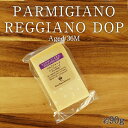 ＜＜ ITEM INFORMATION ＞＞ 名称 パルミジャーノ レジャーノ 36ケ月熟成カット 約90g 商品詳細 イタリアチーズの最高峰！当店人気No.1のハードチーズ！熟成されたアミノ酸の旨味！36ヶ月もの長期間熟成されるのでなかなか手にはいることができない貴重な逸品。凝縮した旨味と厳しい規定を通って作り出された伝統の味が存分に楽しめます。 原材料名 生乳、食塩 内容量 約90g 賞味期限 お届け後、20日以上 保存方法 10℃以下（要冷蔵） 原産国名 イタリア 輸入者 世界チーズ商会株式会社 大阪市中央区天満京町3-6 出荷日/着日 配送方法 基本冷蔵/冷凍配送も可 同梱包 冷蔵/冷凍配送の商品と同梱が可能です。 ※予約商品との同梱の場合は、予約商品の発送日にあわせて発送させていただきます。 備考 ※写真はイメージです。実際にお届けの商品は形状やパッケージが異なる場合があります。パルミジャーノ レッジャーノは、北イタリアの特定地域で生産されたチーズで「イタリアチーズの王様」と呼ばれるほど歴史が長く人気の高いチーズです。 熟成期間中に厳重な検査が行われ、その上で約2年かそれ以上の長い熟成に適しているものを“Parmigiano Reggiano”（パルミジャーノ・レッジャーノ）、熟成12ヶ月の時点で微小な傷や内部にわずかな欠陥が見られるものを“Parmigiano Reggiano Mezzano”（パルミジャーノ・レッジャーノ・メッツァーノ）といった等級に分けられます。 熟成が進むとアミノ酸が結晶化して、長い熟成期間に水分が減り、非常に硬質なチーズになります。 パルミジャーノレッジャーノは、熟成が進むとアミノ酸が結晶化して、長い熟成期間に水分が減り、非常に硬質なチーズになるので専用ナイフを用いて、一口大に割って砕くようにして食べます。 3年もの間大事に熟成されていた超高級な36ヶ月熟成タイプのこのチーズ。アメ色に輝く表皮とチーズの表面に広がる白い粒々(アミノ酸）が長期熟成による旨味のを表現しています。36ヶ月もの長期間熟成されるのでなかなか手にはいることができない貴重な逸品。凝縮した旨味と厳しい規定を通って作り出された伝統の味が存分に楽しめます。 おつまみにも、トッピングにも、隠し味にも。 王様の名にふさわしい万能ハードチーズ！！ 36ヶ月熟成された深い味わい パルミジャーノ レッジャーノは、北イタリアの特定地域で生産されたチーズで「イタリアチーズの王様」と呼ばれるほど歴史が長く人気の高いチーズです。 パルミジャーノ レジャーノ 36ケ月熟成カット90g 他にも!!当店のチーズ ＞＞