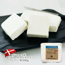 ＜＜ ITEM INFORMATION ＞＞ 名称 クリームチーズ　プレーン 約500g 商品詳細 デンマークのグローバル乳製品メーカーの Arla foods(アーラフーズ)のブランドの一つ、BUKO。 プロも絶賛するチーズは味も品質も絶品です。 コクのある味わいとすっきりとした後味が品質ともに評価の高いクリームチーズです。 原材料名 生乳・クリーム（乳製品）・食塩・ゼラチン/安定剤（ローカスト）・酸味料 内容量 500g 賞味期限 お届け後30日以上 保存方法 10℃以下（要冷蔵） 原産国名 デンマーク 製造者 世界チーズ商会株式会社　大阪店 大阪府東大阪市森河内東1−38−3 出荷日/着日 配送方法 冷蔵のみ 同梱包 冷蔵配送の商品と同梱が可能です。 ※予約商品との同梱の場合は、予約商品の発送日にあわせて発送させていただきます。 備考 ※写真はイメージです。実際にお届けの商品は形状やパッケージが異なる場合があります。
