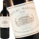 Chateau Margaux / シャトー・マルゴー ● 色 / 赤 ● タイプ / 辛口 フルボディ ●内容量 / 750ML ●産地 / フランス / ボルドー / マルゴー / メドック格付1級 ●品種 / カベルネ・ソーヴィ二ヨン90％、メルロー4％、カベルネ・フラン4％、プティ・ヴェルド2％ ●商品情報 / 2018年シャトー・マルゴーのグランヴァンは、近年のヴィンテージの中でも最高傑作のひとつに挙げられます。2015年および2016年の記憶がまだ鮮明であるだけに、このパフォーマンスはなおさら圧巻です。 シャトー・マルゴー 2018の魅力はその驚くべき凝縮です。粒サイズは小さく、収量も比較的低く、それが極めて高いタンニン指数の主因と考えられます。それでも、パワフルさを持て余している印象は一切なく、アロマを引き立て、ストラクチュアを支えています。後味の余韻の長さもこのワインの特徴です。 醸造工程のかなり早い段階からタンニン・ポテンシャルの高さを確信し、シャトーの高品質カベルネ・ソーヴィニヨンと比較すると濃度が低くなりがちなメルロの区画に対してさえ、穏やかな抽出を心がけました。カベルネ・ソーヴィニヨンはシャトー・マルゴーにおいては常に主役級の役割を果たし、アッサンブラージュの90%を占めています。これまで紹介してきたような天候のもとでもアルコール度数は14度と、同品種にはアルコール度数の過度な上昇を抑える効果があります。その他、メルロ4%、カベルネ・フラン4%、プティ・ヴェルド2%、以上が同ヴィンテージの品種構成です。シャトー・マルゴーは生産の36%を占めています。(シャトー・マルゴー公式サイト参照) ●評価 / The Wine Advocate100点、James Suckling100点、Jeb Dunnuck100点、Vinousr98点、Decanter98点r、Wine Enthusiastr98点、Wine Spectator98点 ● アルコール度数 / 14％