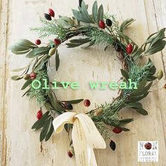 https://thumbnail.image.rakuten.co.jp/@0_mall/non-floral/cabinet/2024/2024-wreath/olive450-6.gif