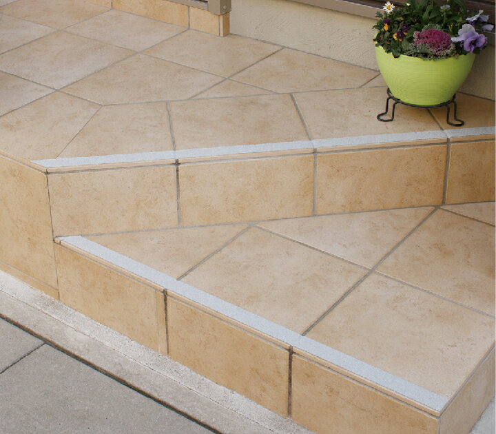 屋外用 すべり止め スベラーズ 35mm×5m巻 転倒・転落・スリップ事故を防止！ 粘着タイプ 滑り止めテープ シート すべりどめ 屋外 強力 階段 スロープ 貼るだけ 高齢者介護に 滑る 耐水 保育園 幼稚園 子供の転倒防止に 黒 ブラック 灰色 グレー 黄色 イエロー ノンスリップ