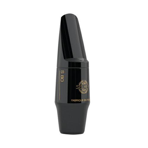 SELMER Paris : ALTO SAXOPHONE MOUTHPIECE S80あらゆる種類のサクソフォンにフィットし、他に類のないほどの人気を勝ち得ており、今日を代表するマウスピースとして広く認められています。非常にあたたかく、幅広い豊かな音が特徴です。●スペック（オープニング／フェイシング）★【C*】1.55mm／24mm　【C**】1.65mm／24mm　【D】1.75mm／24mm　【E】1.85mm／24mm　【F】1.95mm／24mm★標準的で人気モデル●使用可能リガチャー（野中貿易取扱品）セルマー・パリボナードバンドーレンハリソンハーツ（A2）バンブースタッフからの一言長年人気の定番マウスピースです。同じく定番とされる、きらびやかで輪郭がはっきりとしたS90とは違い、角が取れた柔らかで温かみのある音色で、周囲との調和のしやすさが特徴的。クラシックや吹奏楽ではもちろん、しっとりとしたジャズを演奏される方にもおすすめです。オープニングが狭いC*は息の流れもスムーズでコントロールもしやすく、初心者の方にもおすすめです。SELMER : ALTO SAX MOUTHPIECE S80