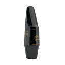 SELMER Paris : ALTO SAXOPHONE MOUTHPIECE S80あらゆる種類のサクソフォンにフィットし、他に類のないほどの人気を勝ち得ており、今日を代表するマウスピースとして広く認められています。非常にあたたかく、幅広い豊かな音が特徴です。●スペック（オープニング／フェイシング）★【C*】1.55mm／24mm　【C**】1.65mm／24mm　【D】1.75mm／24mm　【E】1.85mm／24mm　【F】1.95mm／24mm★標準的で人気モデル●使用可能リガチャー（野中貿易取扱品）セルマー・パリボナードバンドーレンハリソンハーツ（A2）バンブースタッフからの一言長年人気の定番マウスピースです。同じく定番とされる、きらびやかで輪郭がはっきりとしたS90とは違い、角が取れた柔らかで温かみのある音色で、周囲との調和のしやすさが特徴的。クラシックや吹奏楽ではもちろん、しっとりとしたジャズを演奏される方にもおすすめです。オープニングが狭いC*は息の流れもスムーズでコントロールもしやすく、初心者の方にもおすすめです。SELMER : ALTO SAX MOUTHPIECE S80