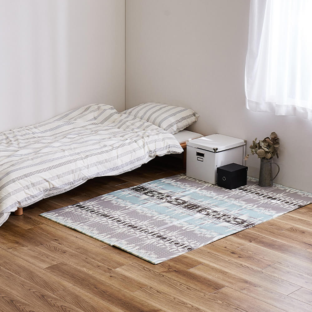 アウトドア プール レジャー マット 118cm×176cm ブルー グレー 折り畳み レジャーシート アウトドア ネイティブ柄 キリム柄 木目柄 クッションマット リバーシブル 両面仕様 収納袋付き 撥水 耐熱 防音 オールシーズン プレイマット 洗える 水洗いOK [2]