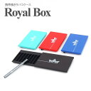 【嗅ぎタバコ】Royal Box（Sniff BOX） 嗅ぎタバコ用スニッファーボックスです。 ◆仕様 ■付属品：専用チューブ、専用ケース ■チューブ長さ　：約7.2cm ■チューブ幅　　：約5mm ■ボックスサイズ：約85x55x10mm ※商品はRoyalBox1個となります。 ※パーツの色、形状などが若干変更になる場合がございます。予めご了承くださいませ。 ※小さなキズ、塗装ハゲ、色ムラがある場合がございますが、返品の対象外とさせていただきます。予めご了承くださいませ。 ※多数店舗で在庫しておりますので、ご注文のタイミングによって、キャンセルとなる場合がございます。↓クリックで画像拡大↓