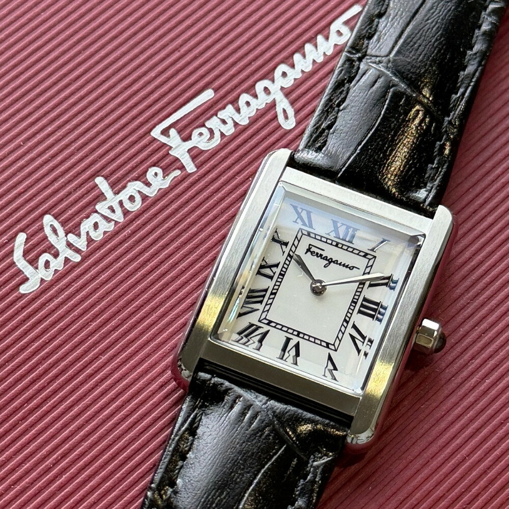 フェラガモ ペアウォッチ 腕時計 男女兼用 お揃い 2本セット スクエア シルバー ブラックレザー クオーツ ブランド 時計 上品 高級感 おしゃれ シンプル 記念日 誕生日 ギフト FERRAGAMO クリスマスプレゼント ランキング お祝い