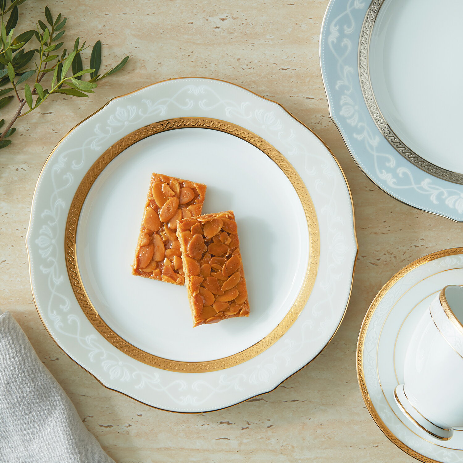 【楽天限定】ノリタケ 食器 ハンプシャーゴールド＆エモーション ペアセット 2人用 ( セット おしゃれ noritake-official-10001233 ノリタケ公式ショップ 楽天市場店 サンプル画像2