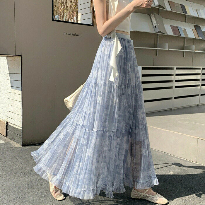 透け感のある軽やかな素材のシアーティアードスカート。 グラデーションが混ざり合うニュアンス柄が、夏のスタイルに涼やかさと奥行きを与えます。 ざっくりとしたサマーニットやラフなTシャツを合わせて、大人のリラックスムードが楽しめる一着です。 【カラー】 ブルー／アプリコット／ブラック 【サイズ】 S／M／L／XL 【サイズ詳細】 S:ウエスト60-84cm　着丈88cm M:ウエスト64-88cm　着丈89cm L:ウエスト68-92cm　着丈90cm XL:ウエスト72-96cm　着丈90cm 【モデル】 モデル身長：不明 【注意事項】 お手持ちのパソコンスマートフォン携帯の画面により、商品のお色に若干の差がある場合があります。 ノーブランド商品の中には、タグや生産表示がないものもあります。 寸法の表記のある商品につきましては、買付け先の生産表記のため、測り方により1～3cmほど誤差がある場合がございます。 サイズ交換、お色交換などの返品や交換は行っておりませんので、サイズカラーを十分にお確かめの上、ご購入をお願い致します。 海外製品は日本のものに比べて縫製が粗い場合がございます。糸の始末が悪い、ファスナーが上がりにくい、ボタンのつけ方が甘いということは海外基準では返品対象となりませんので、ご理解の程よろしくお願い致します。 ボタン穴について海外製品のため、稀に開いていない場合がありますが返品対象外になります。ボタン穴の開け方についてはネット検索いただくか、お問い合わせいただければ、ご案内させていただきますのでお気軽にご質問ください。 返品の際には商品画像と外側宛名画像がないと返品受付致しかねますので必ずご準備いただきますよう、宜しくお願い致します。