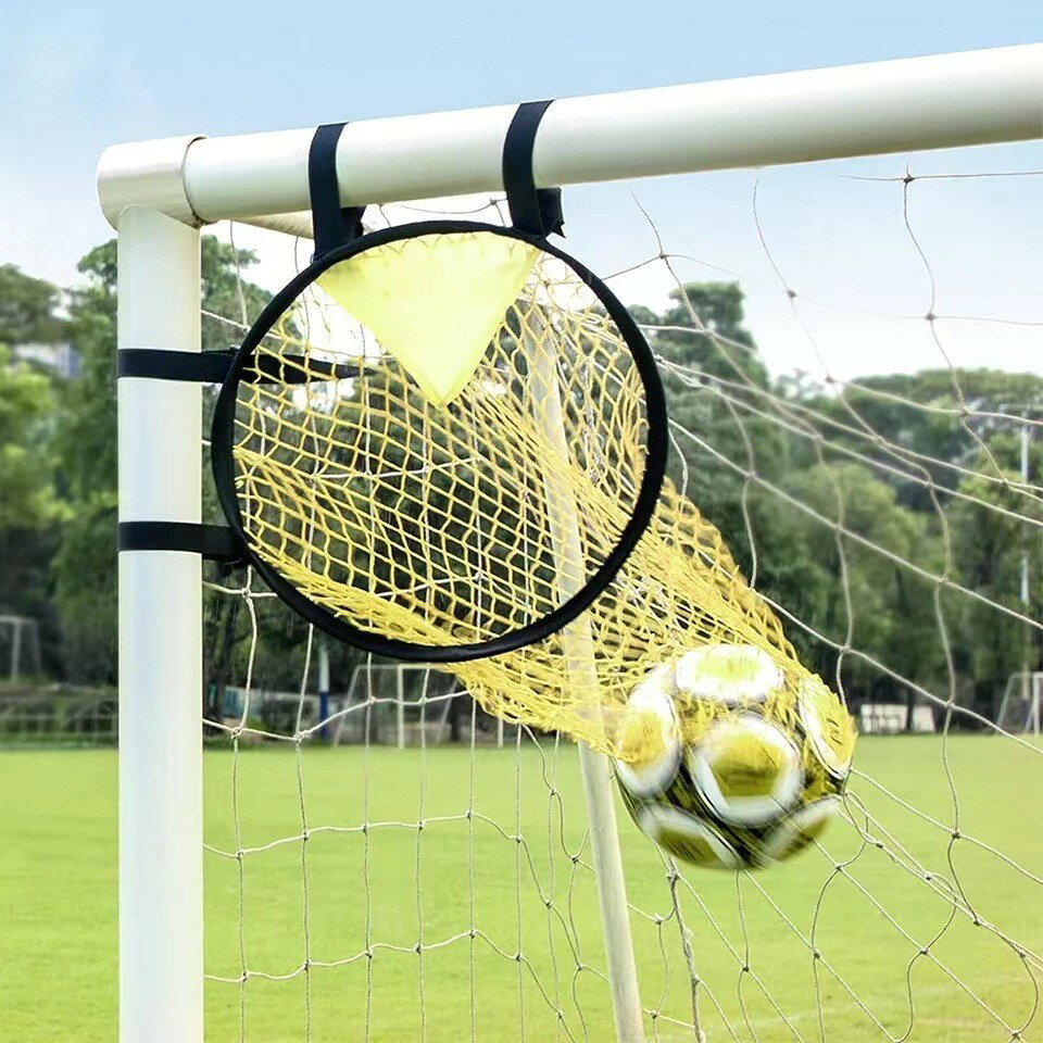 シュート訓練や試合に便利です。。サッカーターゲット サッカーゴール ターゲット 取り外す可能 持ち運びやすい 取り付け簡単サッカーターゲット サッカーゴール ターゲット 取り外す可能 持ち運びやすい 取り付け簡単 シュート訓練や試合に便利です。 [三合一機能]サッカーターゲットの端に調節可能な紐があり、締めるときにサッカーボールを直接つかんで、ボールが落ちるのを防ぐことができます。ロープがほどけば、サッカーは自動的に下がり、サッカーのシュートを練習する絶好の的になる。訓練終了後、サッカー収納袋にすることもできます。[大容量]サッカーターゲットは、9~10個の標準サイズのサッカーボールを収納することができ、1回の完全なトレーニングに十分なボールを提供することができる。 クラブ、学校、他のサッカー訓練場所でも、十分なサッカー供給を確保することができ、シュート訓練や試合に便利です。[取り外し可能な設計]シュートターゲットは、4本の金属管がカードリングで接続されている。 一体型的に比べて、当店のシュートターゲットの方が小さく、携帯的で、重さ0.87キロで、揺れることなくサッカーボールを蹴る際の安定性を確保し、シュートスキルの向上に役立ちます。 屋外室内での練習は非常に有益であり、より良いユーザ体験を提供する。[高密度ポリエステル六角網]サッカーゴールターゲットは、高密度ポリエステル六角網からなり、より高い強度と安定性を提供する。 その外形または完全性を失うことなく、再負荷、悪天候条件に耐えることができる。 より良好な気流と排水性能を有し、積水や水分の破壊を効果的に防止する。 耐久性を10年間確保し，高い弾性を持つサッカートレーニング装置とした。 5