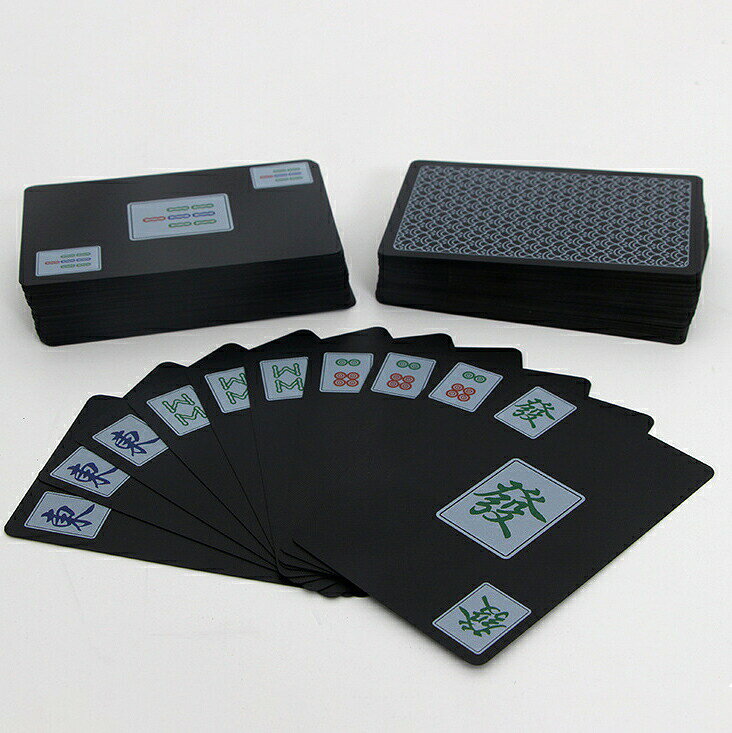 旅行などでも遊べます。。麻雀カード ポータブル プラスチック製 PVC 卓上ゲーム 携帯 麻雀牌 カードゲーム 旅行 軽量麻雀カード ポータブル プラスチック製 PVC 卓上ゲーム 携帯 麻雀牌 カードゲーム 旅行 軽量 旅行などでも遊べます。 商品仕様：カードサイズ：57*87mm。枚数144枚。収納ケース付き。サイコロ2個付き。素材：PVCなので防水、耐摩耗、折れにくい素材です。また水拭きができます。用途：ポータブルなカード式の麻雀牌です。カードなので音が静かで場所も取りません。旅行などでも音を気にせず遊べます。 5