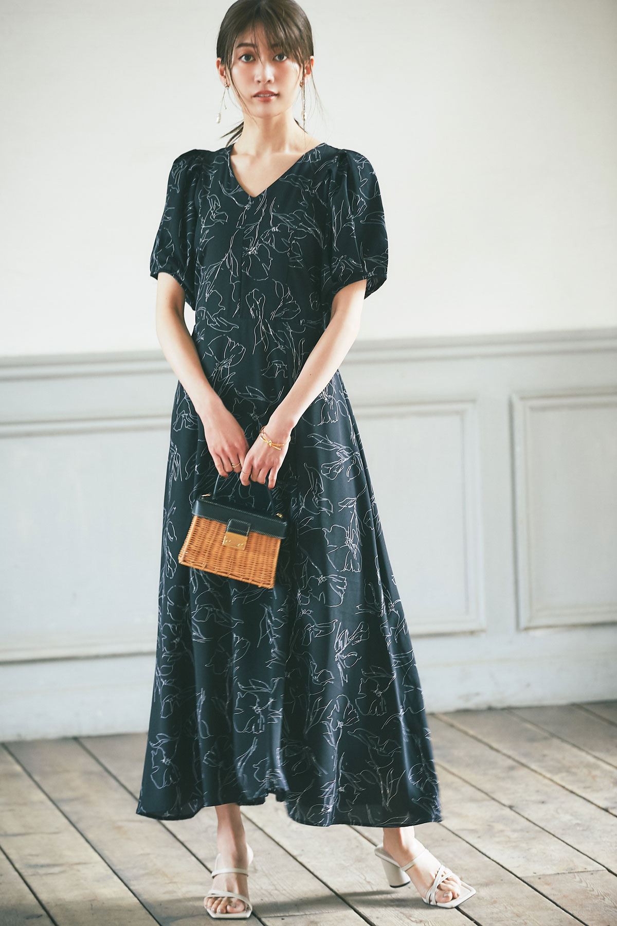 3月14日 午前10:00 新発売ラインフラワーワンピースレディース ワンピース フラワー シンプル カジュアル 無地 ノスタルジア NOSTALGIAのサムネイル