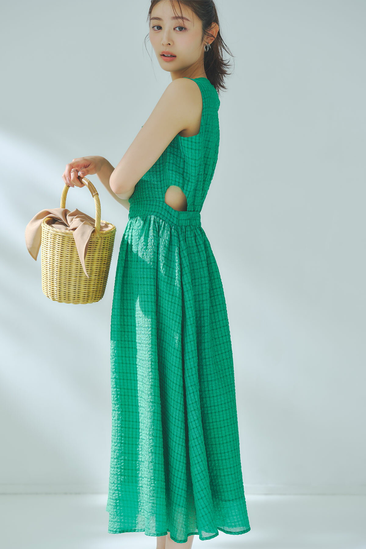 7月17日 午前10:00 新発売【古畑星夏さん着用】サッカーチェックサイドカットワンピースレディース ワンピース シンプル デイリー 大人 ノスタルジア NOSTALGIAのサムネイル