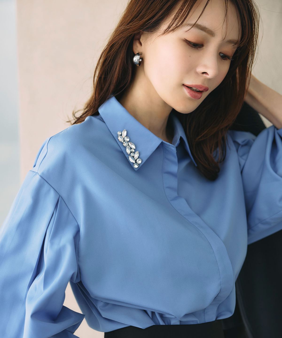 11月15日 午前10:00 新発売【舞川あいくさん着用】ビジューカラーシャツレディース　シャツ シンプル デイリー 大人 ノスタルジア NOSTALGIA