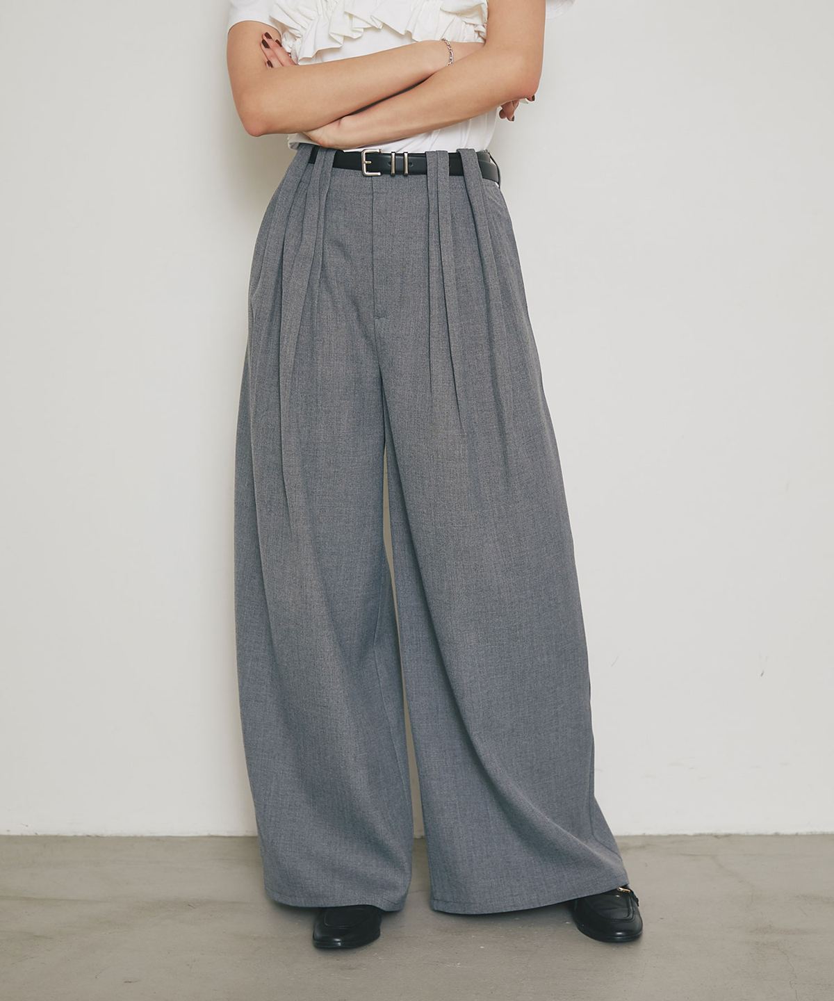Rakuten - 3月13日 午前10:00 新発売【ARVELLIA】SCULPTED TUCK WIDE PANTS レディース　プルオーバー シンプル デイリー 大人 ノスタルジア NOSTALGIA