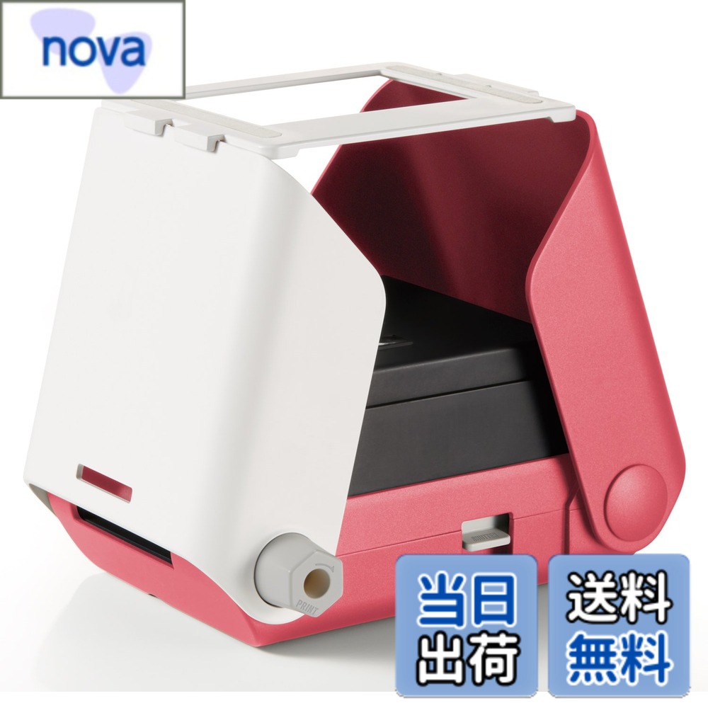商品情報 商品の説明 スマホで撮った写真をいつでも気軽にカンタンプリント! 「プリントス(printoss)」は、難しい操作はまったく不要、スマートフォンを置くだけでかんたんにフィルムにプリントできるまったく新しい「プリントトイ」です。日本おもちゃ大賞2017ハイターゲット・トイ部門で優秀賞受賞。 ■開いて置いてシャッターを押すだけの簡単操作! 本体カバーを開き、プリントしたい画像をスマホに表示してセット、あとはシャッターボタンを押すだけの簡単操作。難しい動作は一切必要ありません。 ■電源もアプリもインクも不要。 プリントスは、スマホの画面に映した画像を単焦点レンズでフィルムに撮影する仕組みなので、電源やインクなどは一切不要。専用アプリなどをダウンロードする必要もありませんのでスマートフォンをお持ちの方であれば誰でもプリントすることができます。 ■使用フィルムはフィルム 使用するフィルムは市販のフィルムを使用します。フィルムはカートリッジ化されていますので、装着や交換も楽々。 ■個性的な3色カラー 本体カラーはSUMI(墨)、SORA(空)、SAKURA(桜)の3色。おとなしく淡い色使いでどんなシーンにもマッチします。 お気に入りの写真や画像をスマートフォンに入れておくだけではもったいない! 簡単3ステップでプリントできる「プリントス」で写真をプリントして、友達にあげたり、部屋に飾ったり。楽しく思い出をシェアしよう。 主な仕様 スマホで撮った写真をいつでも気軽に簡単プリントできる「プリントトイ」br開いて置いてシャッターを押すだけの3ステップで簡単撮影br電源やインク、アプリは一切不要。スマホとフィルムとプリントスさえあればプリント可能br日本おもちゃ大賞2017ハイターゲット・トイ部門 優秀賞受賞br使用フィルム：用フィルム minibr画面サイズ：62mmx46mmbrフィルム現像時間：約90秒（時間は気温によって変動します）brその他：フィルムカウンター／フィルムパック確認窓付き # 【送料無料】タカラトミー スマートフォン用プリンター プリントス SAKURA(桜) フィルム使用 TPJ-03SA スマートフォンで撮った素敵な瞬間を、すぐに手のひらに残したいと思ったことはありませんか？特別な思い出を写真として形にしたいけれど、面倒な操作や道具が多いと決心できないことが多いですよね。そんな悩みを解消するのが、タカラトミーの「プリントス」です。この商品は、商業の現場でも受賞歴をもつ簡単で楽しいプリントトイ。電源やインクの心配もなく、スマホを置いてシャッターを押すだけでその場でプリントできます。 友達や家族とシェアする思い出の写真を手軽に作成できるので、日常の中に新しい楽しみを提供します。誰でも使いやすく、サクッとプリントできるので、急なお土産やプレゼントにも最適です。「あの時の感動」を呼び起こすアイテムとして、あなたの暮らしに欠かせない存在になることでしょう。 ## シンプルで簡単な操作 「プリントス」は、とても簡単に操作ができます。まず、本体のカバーを開いて、プリントしたい画像をスマートフォンで表示させるだけです。その後、シャッターボタンを押すだけで、画像がフィルムにプリントされます。このように、特別な操作や難しい手順は一切ありませんので、子どもから大人まで誰でもすぐに使えます。 また、この商品は電源やインクが一切不要というのも大きなポイントです。一般的なプリンターは、インクが切れたりメンテナンスが必要になったりしますが、「プリントス」ではその心配がありません。特に旅行やイベント中に、一瞬の楽しさを逃したくない人にはうってつけのアイテムです。このように、いつでもどこでも手軽にプリントできるため、思い出をその場で形にすることができます。 ## 使用するフィルムについて 「プリントス」に使用できるフィルムは、市販のフィルムを利用します。フィルムはカートリッジ型になっているため、装着や交換も非常に簡単です。特別なフィルムを探さなくても、一般の店舗やネットで手に入る商品が利用できるのは、とても便利です。また、フィルムの画面サイズは62mm×46mmと、思い出を形にするには十分な大きさです。 フィルム現像にかかる時間は、約90秒です。気温によって変動することはあるものの、すぐに手元にできるので、特急便感覚で楽しむことができます。さらに、フィルムにはカウント機能や確認窓もついているため、枚数管理がしやすいのも嬉しいポイント。思い出の写真を無駄なく、安全に楽しむことができる設計がされています。 ## 多彩な色でスタイリッシュなデザイン 「プリントス」には、SUMI（墨）、SORA（空）、SAKURA（桜）の3色のカラーバリエーションがあります。静かな色使いは、どんなシーンにもマッチし、インテリアとしても活用できます。おしゃれなデザインで、友達に見せても恥ずかしくありませんので、日常使いにもぴったりです。 この商品は、ただのプリンターに留まらず、自分らしいスタイルを表現できるアイテムでもあります。おすすめの使用シーンとしては、友達との集まりでのサプライズプリントや、家族の思い出を作るイベントなどです。また、好きな色を選んで部屋に置けば、インテリアとしても楽しめます。このように「プリントス」は、実用性だけでなく、楽しさやスタイルも提供してくれる商品として、多くの人々に愛されているのです。 ## まとめ - タカラトミーの「プリントス」は手軽に写真プリントができるアイテムです。 - 電源やインクが不要なので、簡単に使えます。 - 使用フィルムは市販のもので、交換も楽々です。 - 多彩なカラー展開で、インテリアとしても楽しめます。 - 思い出を形にできる新たな楽しみが広がります。 この商品を使って、あなたも特別な瞬間をプリントしてみませんか？