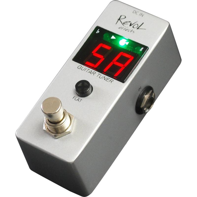 Revol effects レヴォルエフェクツ ペダルチューナー GUITAR TUNER EPT-01シンプルで使い勝手のよいペダルチューナースペースを取らないスモールサイズの筐体に加え、トゥルーバイパス構造で原音を劣化させませんチューニング時(チューナー オン時)には音がミュート / FLATボタンで半音下げチューニングに変更可能このペダルは6弦ギター専用ですメーカー側の意匠変更により、予告なく外観上のデザイン・カラー等が変わる場合がございます