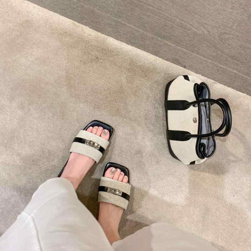 サンダル レディース 方頭 ロック バックル 一字 フラット ビーチ シューズ 女性 クール シューズ アウトドア シューフェイス マイクロファイバー インソール 羊皮 軽便 ブルー グレー 日常 春季 低ヒール ゴムソール 粘着 プロセス 純色 パター