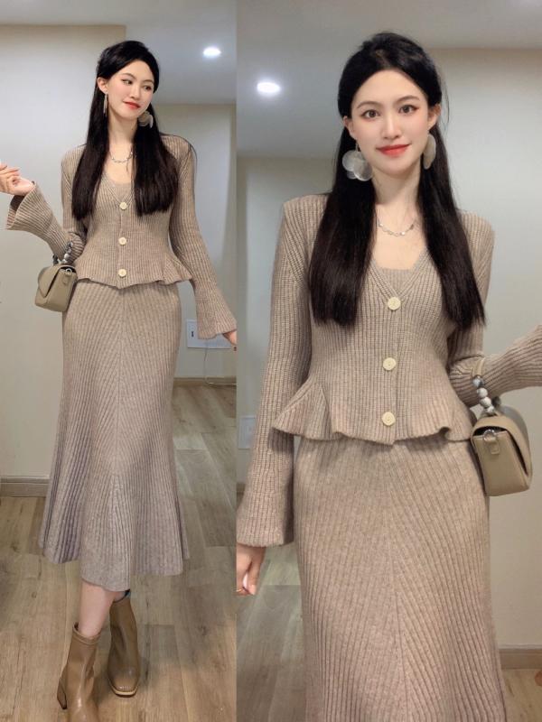 Other - レディース ニット 吊り紐 ワンピース セット 秋冬 ウール混紡 ウサギ毛 ポリエステル 杏色 中長丈 喇叭袖 長袖 チャイナ風 気質 かわいい 私服 名媛 スタイル 切り替え デザイン 軽量 伸縮性 暖かみ 高級感 日常使い 秋冬コーデ